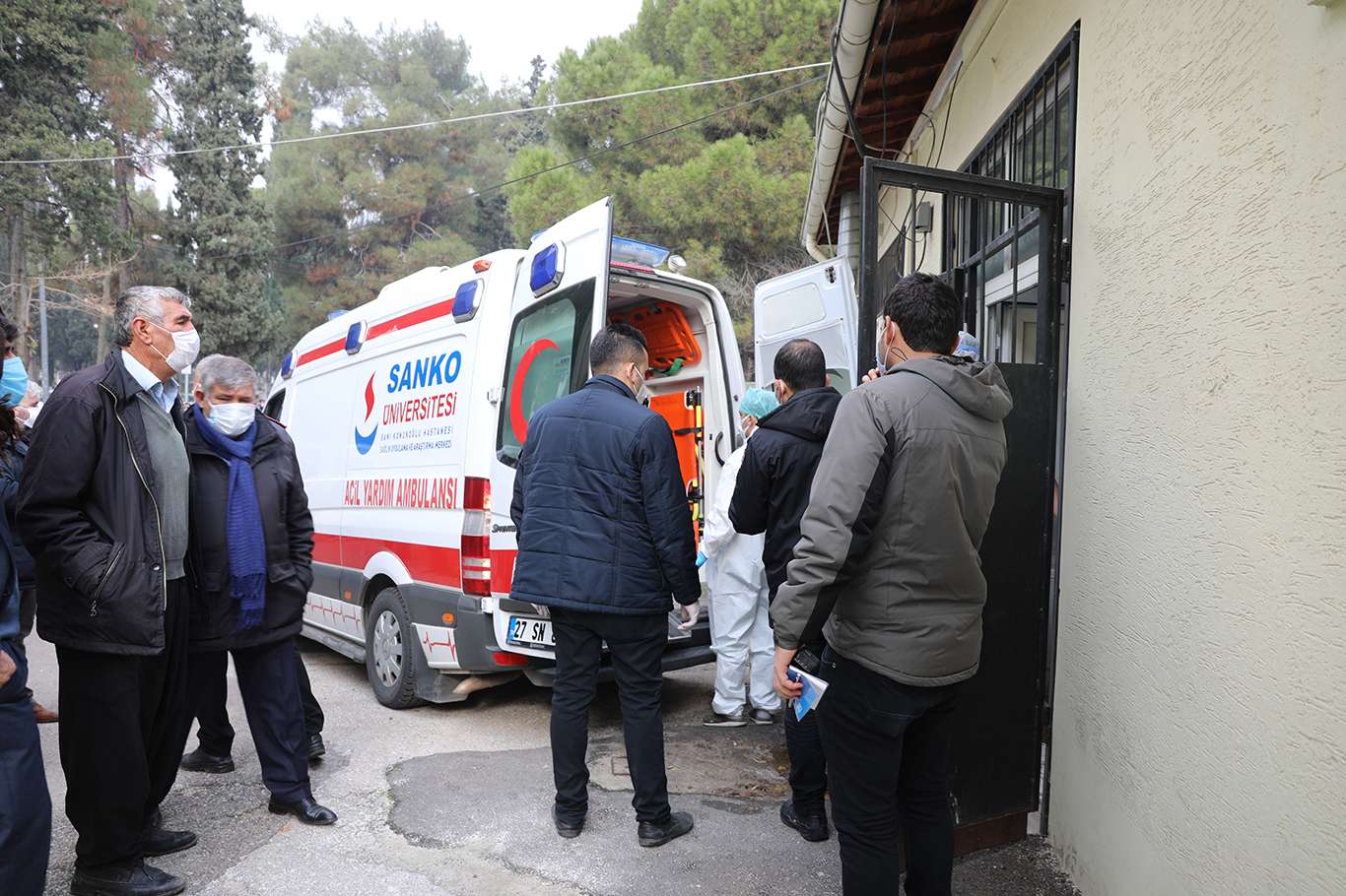Hastanedeki yangında ölenlerin cenazeleri Adli Tıp Kurumuna kaldırıldı